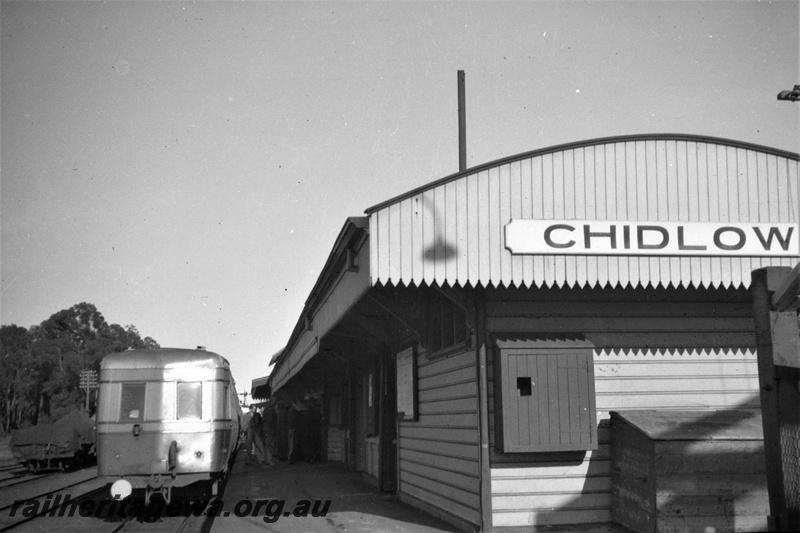P22442
ADU class trailer, station building, canopy, station sign, Chidlow, ER line, view from platform
