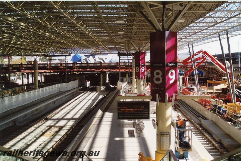 P22446
Platforms 8 & 9, Perth Station , view looking west taken from the concourse, construction taking place on the right hand side of the tracks
