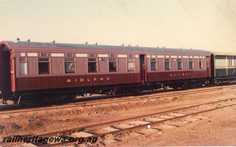 P22458
Midland Railway JV class 33 carriage, as restored by Australian Railway Historical Society, end and side view
