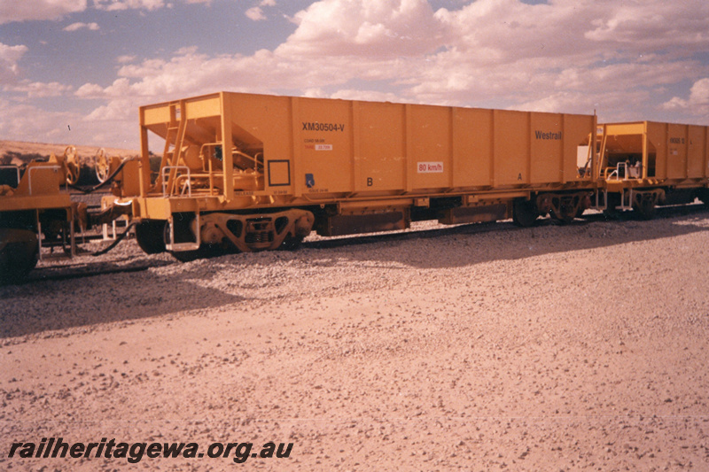 P22465
XM class 30504-V bogie wagon, end and side view
