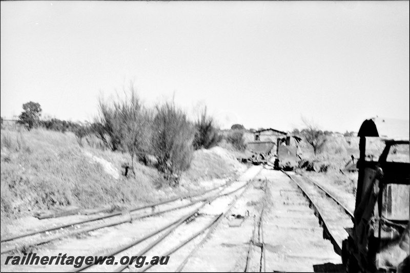 P22480
Australian Railway Historical Society Western Australian Division tour to Maylands brickworks 3 of 16, loco no 1, wagons, points, tracks, shed, end view from track level
