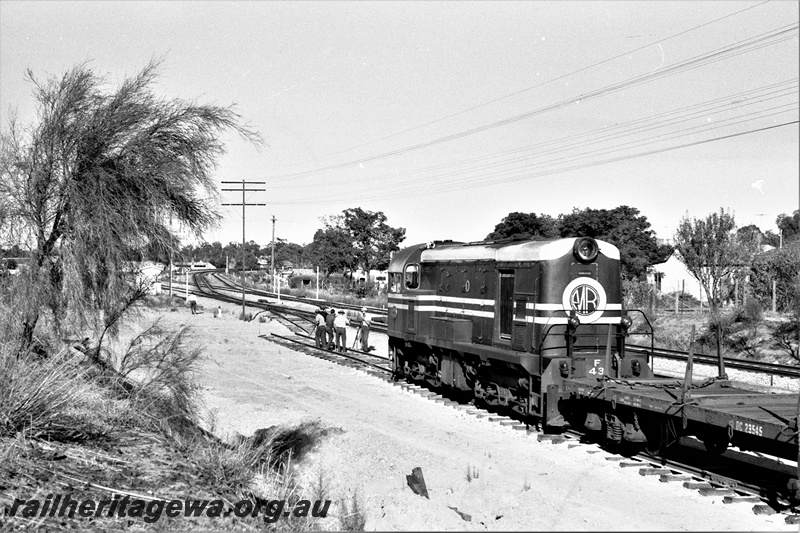 P22495
Rail reclamation on the ER 2 of 10, F class 43 on rail recovery train on old Eastern Railway, track gang have broken the connection to the new main line, Bellevue, ER line, side and end view from trackside
