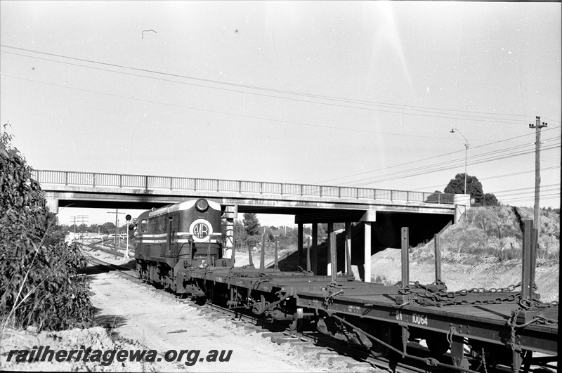 P22496
Rail reclamation on the ER 3 of 10, F class 43 pushing rail recovery train including QA class 10064 flat wagon to Swan View on old Eastern Railway, Great Eastern Highway overpass, Bellevue, ER line, side and end view
