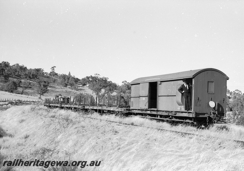 P22499
Rail reclamation on the ER 6 of 10, F class 43 pushing rail recovery train including z class 133 van, guard, approaching Swan View, ER line, side and end view
