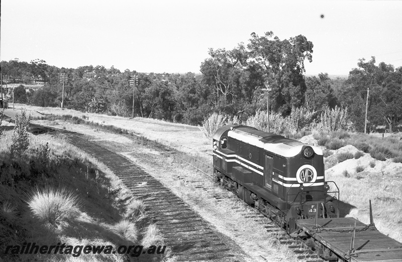 P22502
Rail reclamation on the ER 9 of 10, F class 43 pushing empty rail recovery train through Swan Valley station, rail-less sleepers on adjacent formation, ER line, side and end view
