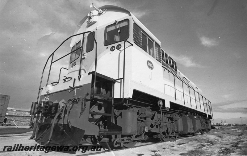 P22507
J Class 105 at North Fremantle Locomotive Depot, Leighton Yard in background
