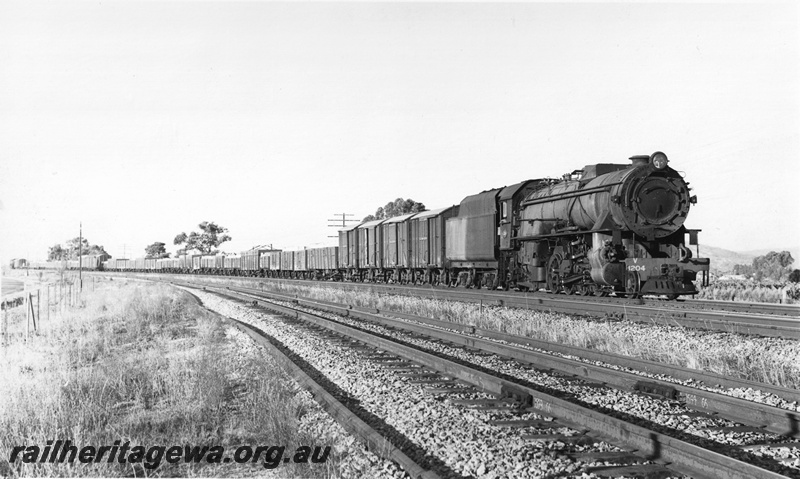 P22514
V Class 1204 on a west bound goods near Bellevue
