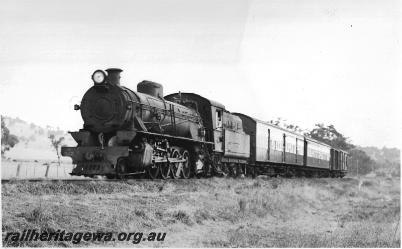 P22515
W Class 912 on a short passenger train, northbound, unknown location, SWR line
