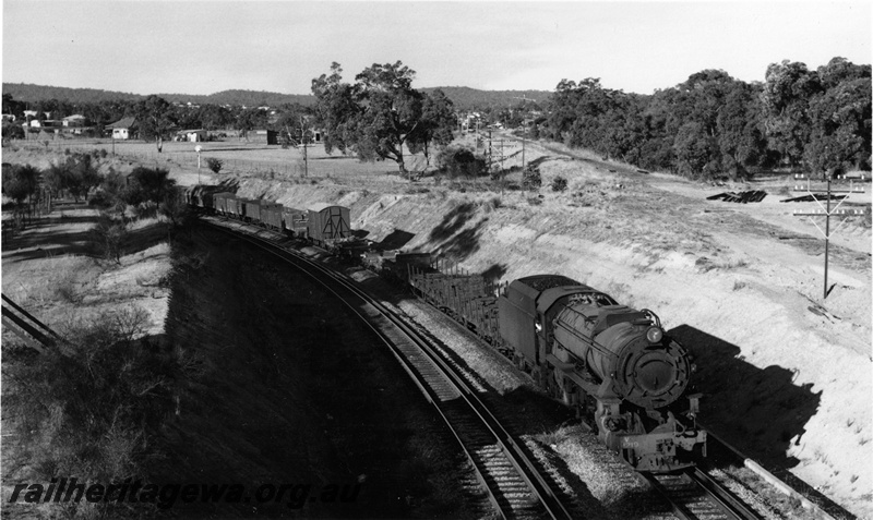 P22520
V Class 1219, up goods, Bellevue, original ER line formation on the right
