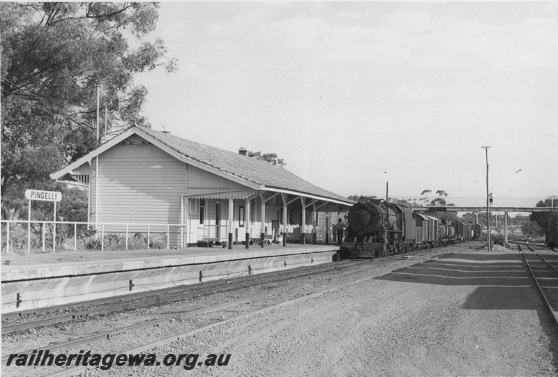 P22532
V Class 1221, up goods, Pingelly, staff exchange
