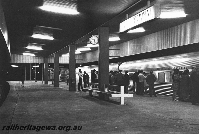 P22543
Perth Terminal, East Perth, platform, Railways of Australia stainless steel coaches, Trans Australian
