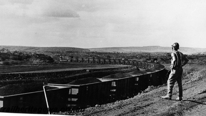 P22554
Hamersley Iron iron ore train, unknown location, Comeng built ore wagons

