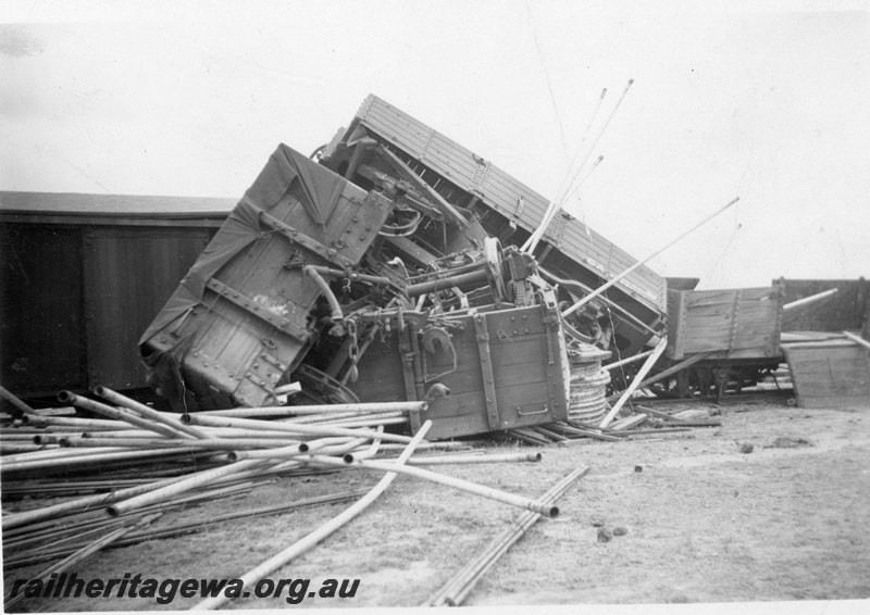 P22558
Derailment of 14 wagons of No 77 Fast Mixed near Konnongorring EM line on 8 January 1949 No 2 of 6, derailed wagons, broken pipes, track level view
