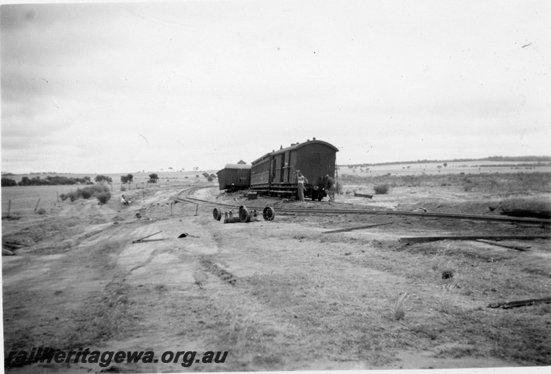 P22561
Derailment of 14 wagons of No 77 Fast Mixed near Konnongorring EM line on 8 January 1949 No 5 of 6, derailed wagons, van, long view from trackside
