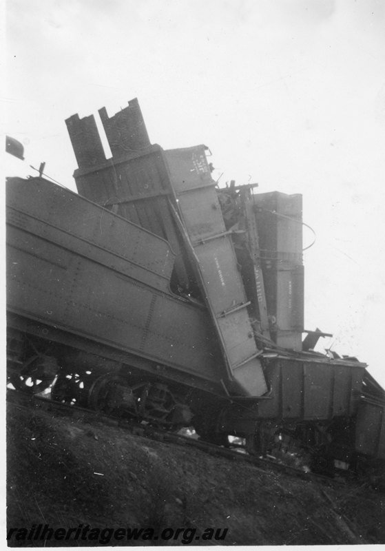P22569
Head on collision of PR class 530 and PR class 531 on No W7 Water Train and No 76 Goods near Botherling EM line on 20 April 1950 No 7 of 7, JA class 11110 wagon standing upright, other derailed wagons, side view from trackside
