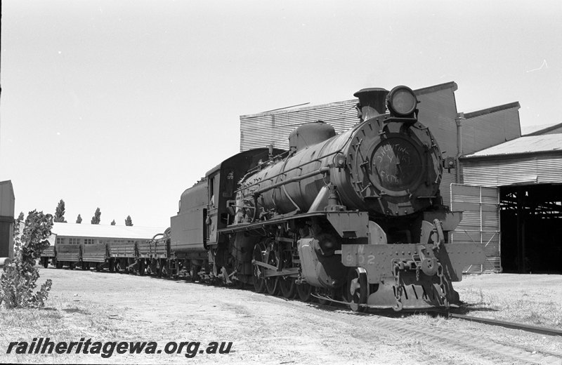 P22602
W class 902 shunting inside Massey Ferguson tractors plant, Maylands. ER line
