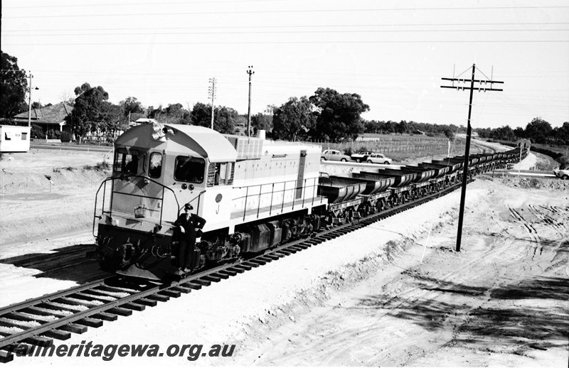 P22619
J class 101 hauling ballast train of WSH ballast wagons on construction of Midland to Forrestfield railway. ER line.
