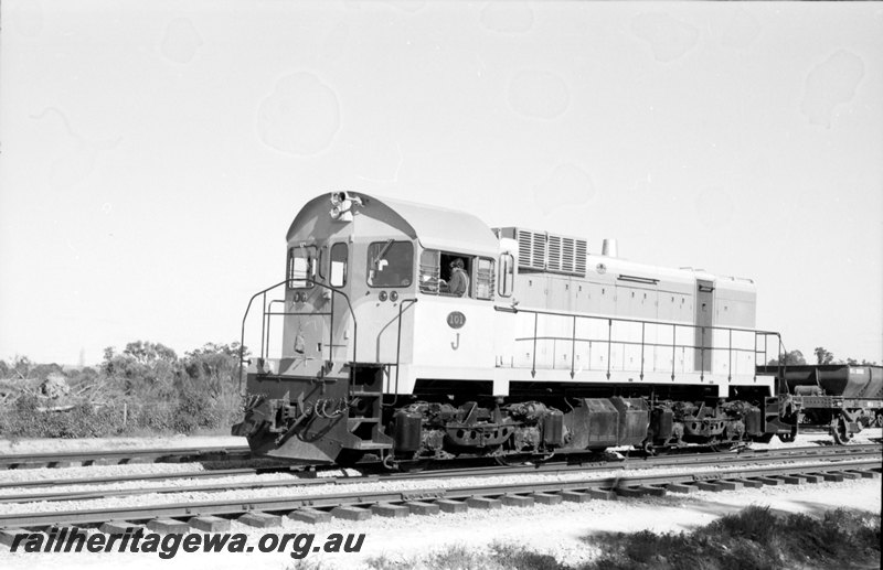 P22630
J class 101 hauling ballast train of WSH ballast wagons on construction of Midland to Forrestfield railway. ER line.
