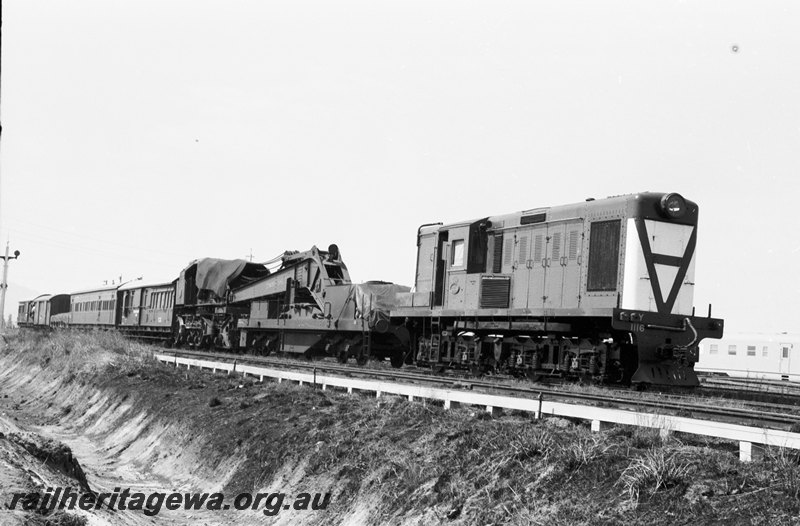 P22639
Y class 1116 shunting breakdown train at Midland. ER line
