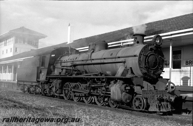 P22667
W class 924 at Brunswick Junction. SWR line.
