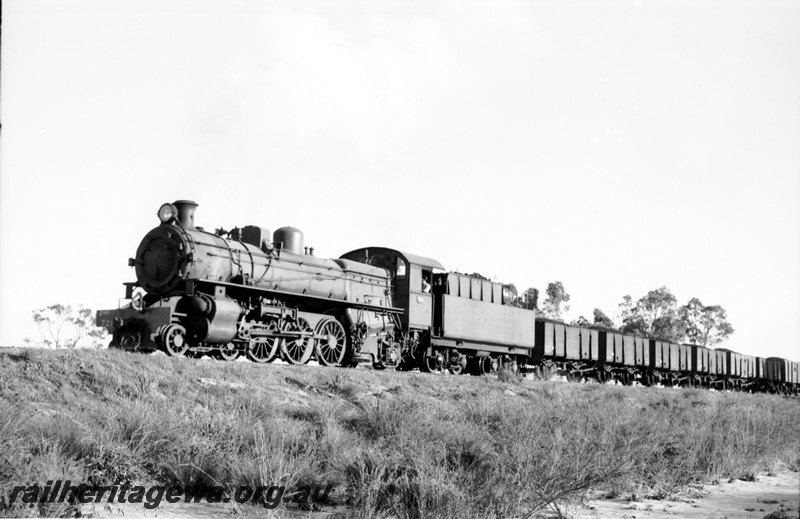 P22673
PMR class 721 No 34 goods near North Dandalup hauling a train of K class coal wagons. SWR line.
