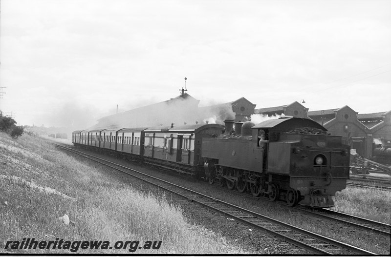 P22697
DD class 600 up passenger train to Perth passing East Perth loco. Note Australind ZJ 427 brakevan behind loco. ER line.
