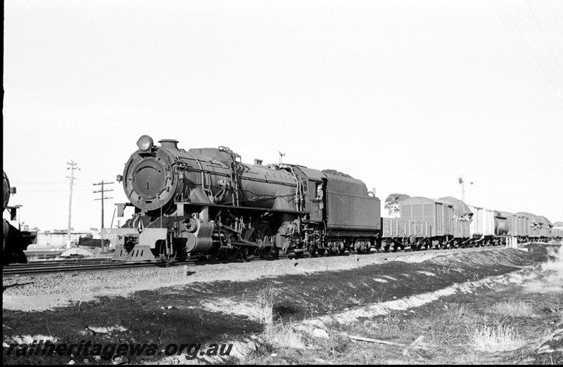 P22699
V class 1207 crossing PM  class  at Tammin. EGR line.
