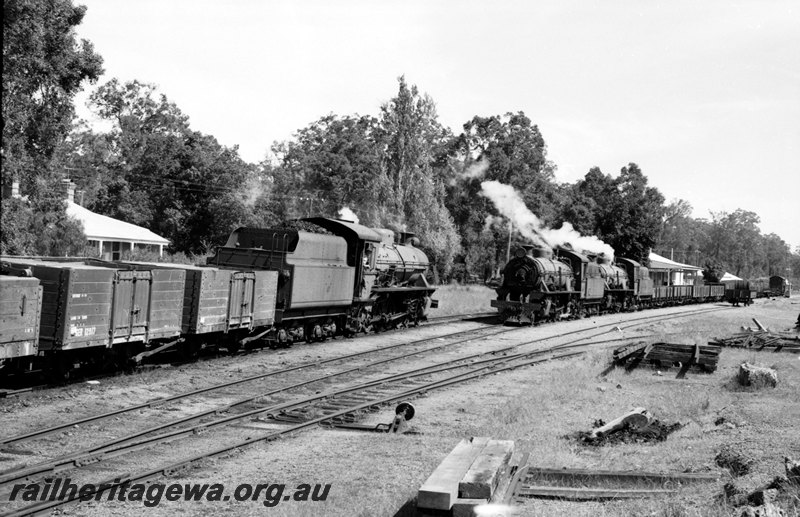 P22713
W class 953  No 4 goods cross W class 958 &929 No 33 down goods at Greenbushes. PP line.
