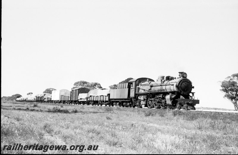 P22715
PM class 716 hauling No 104 goods for Avon Yard near No 4 Pumping Station. EGR line.
