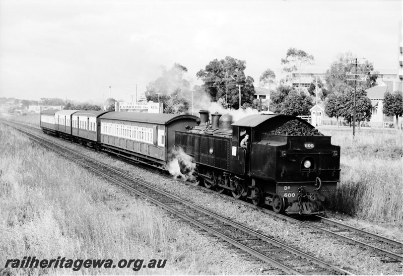 P22722
DD class 600  Perth- Claremont Royal Show train approaching Daglish. ER line.
