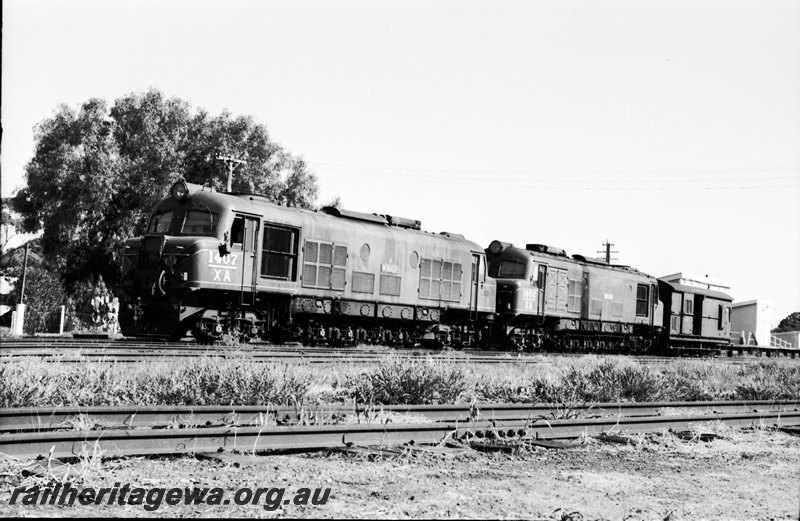 P22732
XA 1407 & XA 1402  at Burracoppin. EGR line 
