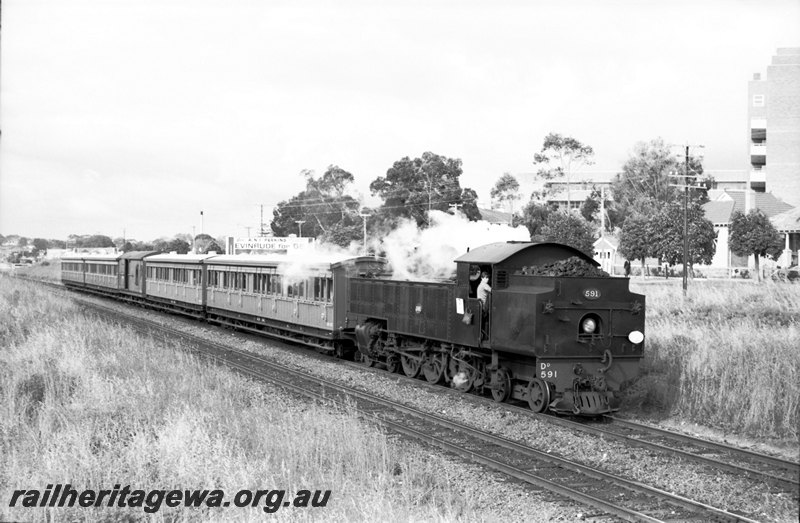 P22734
DD class 591 Perth - Claremont Royal Show train approaching Daglish. ER line.  
