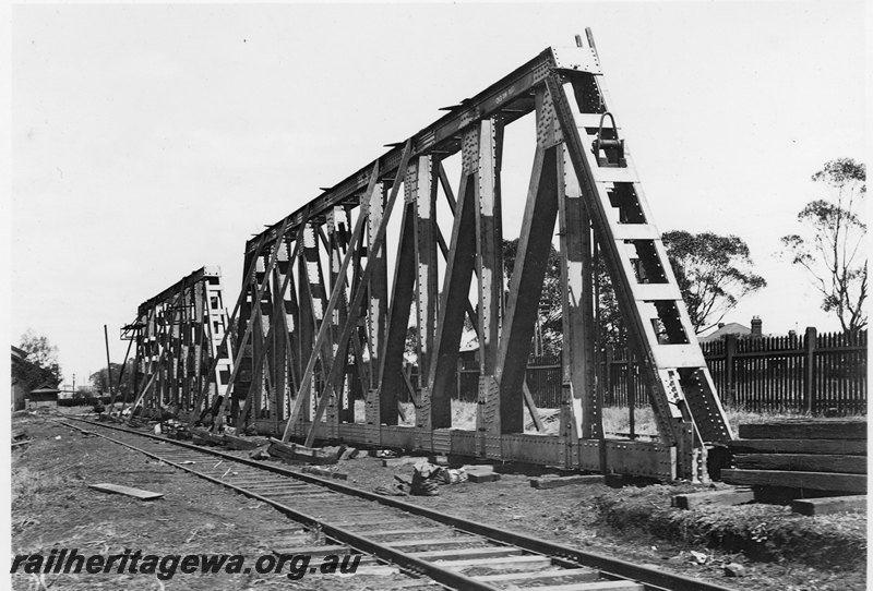 P22755
Extension of Mt Lawley subway ER line No 4 of 15, side trusses with stays, houses, view along tracks looking north
