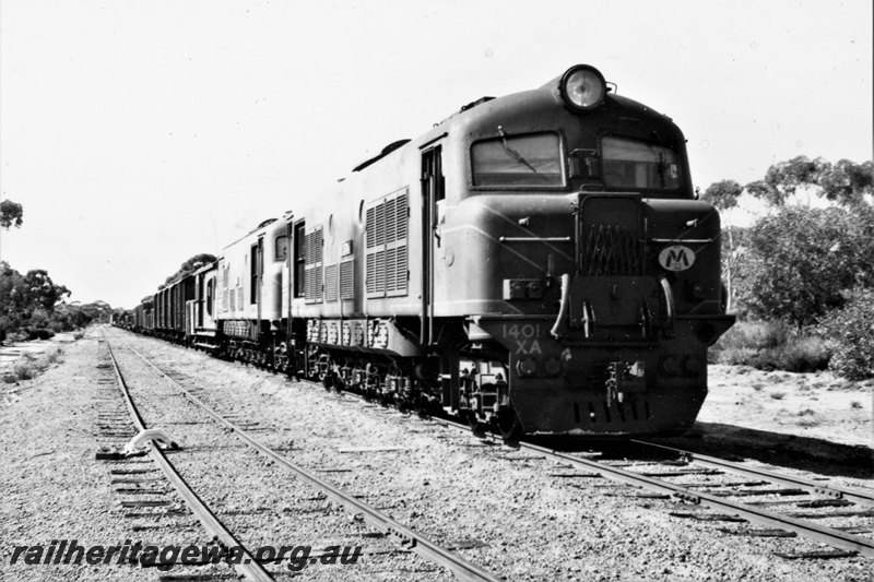 P22814
XA class 1401, on No 162 Esperance to Kalgoorlie goods, siding, scotch block, Connolly, CE line, side and front view
