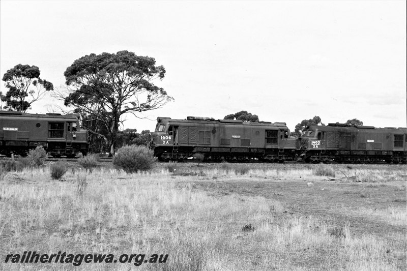 P22815
XA class 1404, XA class 1403, double heading goods train, crossing XB class 1006 