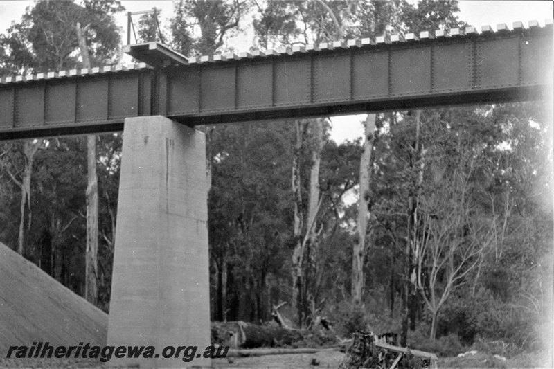 P22949
2 of 5 views of the construction of Hamilton River bridge near Moorehead. BN line. Steel girders on concrete pylons
