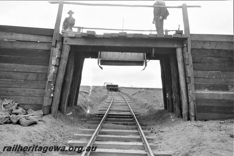 P22976
Ballast loading ramp
