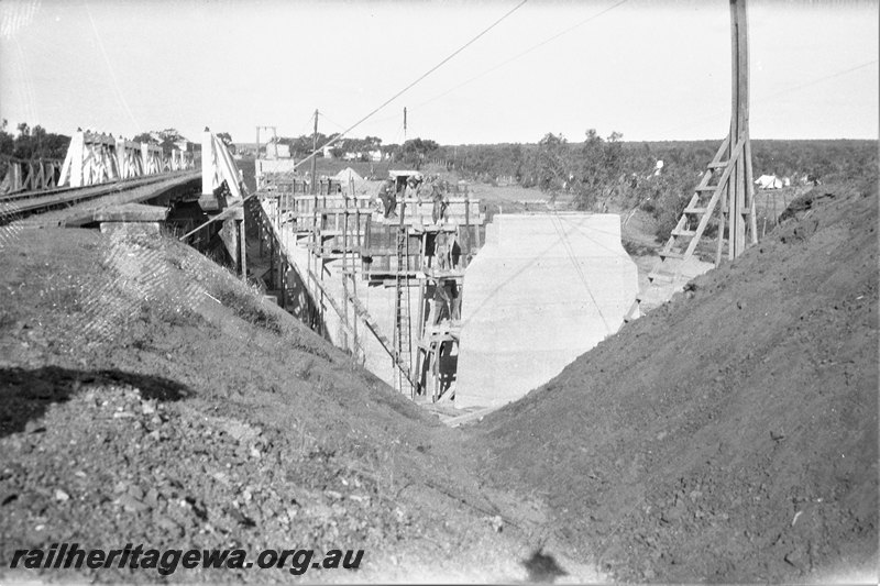 P22996
Eradu bridge Greenough River construction. NR line
