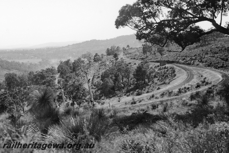 P23781
Junction on  the Zig Zag showing the diverging tracks, shed located next to the points, UDRD line, view looking down at the tracks
