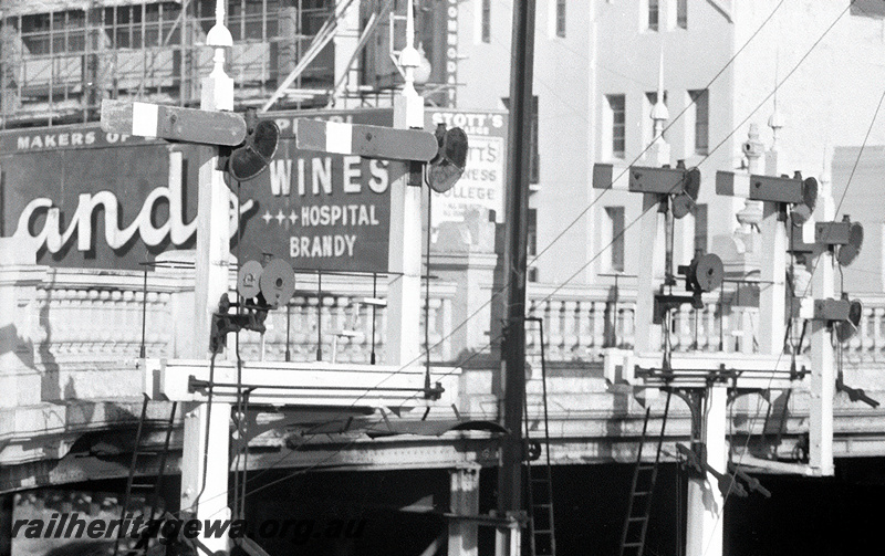 P23945
Bracket signals, road bridge, 
