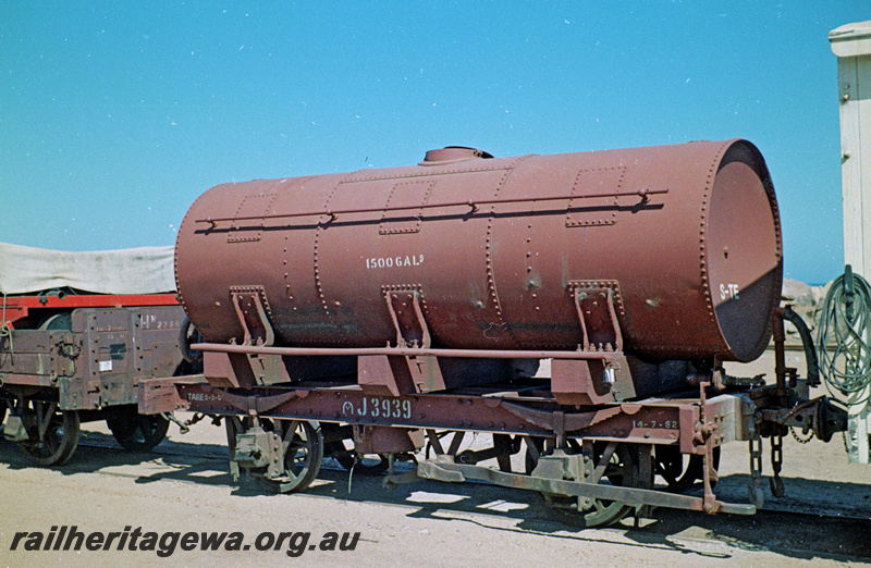 P24132
J class 3939 tanker wagon, Geraldton, GA line, side and end view 
