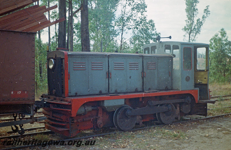 P24180
Kauri Timber Co Malcolm Moore diesel shunter, Nannup sawmill, WN line, front and side view
