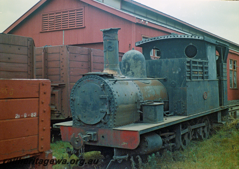 P24184
H class 18 tank loco, shed, Bunbury, SWR line, front and side view
