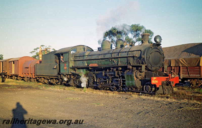 P24186
PR class 524, on Narrogin to Merredin goods train, Narrogin, NKM line, side and front view
