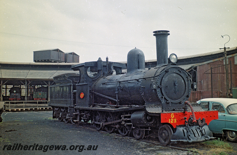 P24188
G class 123, roundhouse, Bunbury, SWR line, side and front view
