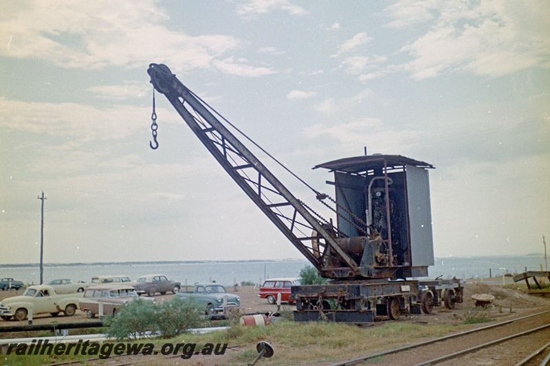 P24195
Steam crane, carpark, harbour, Esperance, CE line, view from track level
