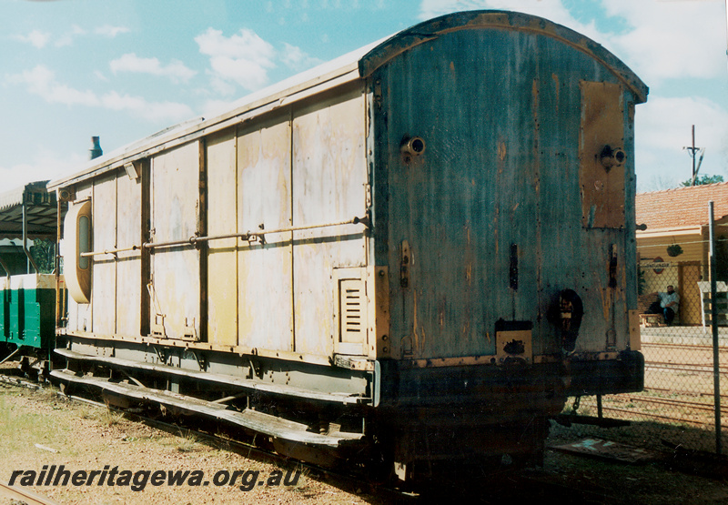 P24212
1 of 3 views of Z class 202 in HVR ownwership, very worn yellow livery, Dwellingup, side and en view
