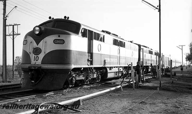 P24219
Commonwealth Railways GM class 10, rear to rear with another GM class, double heading the 