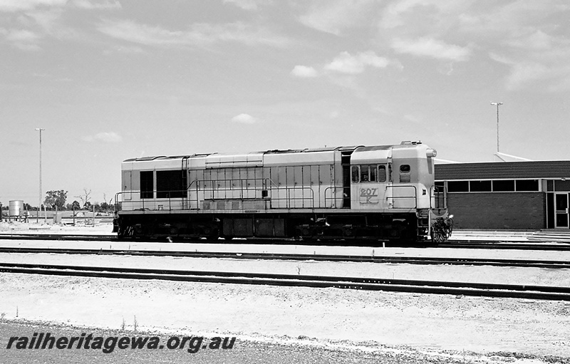 P24254
K class 207, on track outside office, Forrestfield, side and end view from trackside
