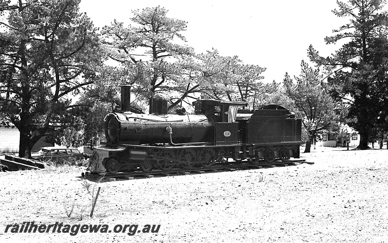 P24257
G class 118, in a park, tree-lined setting, front and side view, from ground level

